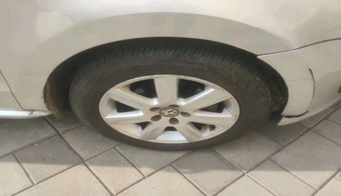 2011 Volkswagen Polo HIGHLINE1.2L, Petrol, Manual, 1,23,116 km, tyre