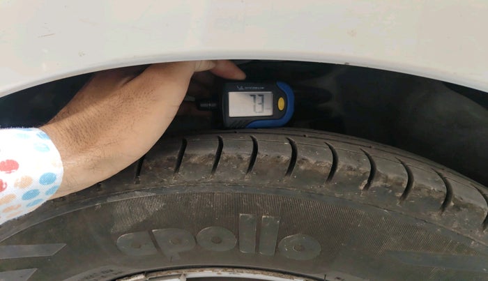 2015 Hyundai i10 MAGNA 1.1, Petrol, Manual, 1,07,517 km, tyre