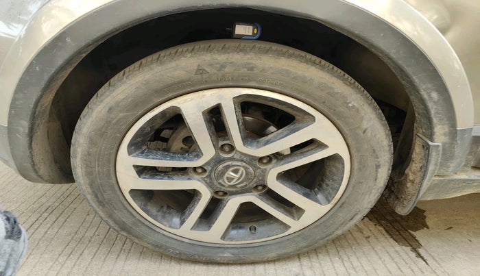 2017 Tata Hexa XTA 4X2 7 STR, Diesel, Automatic, 1,51,034 km, tyre