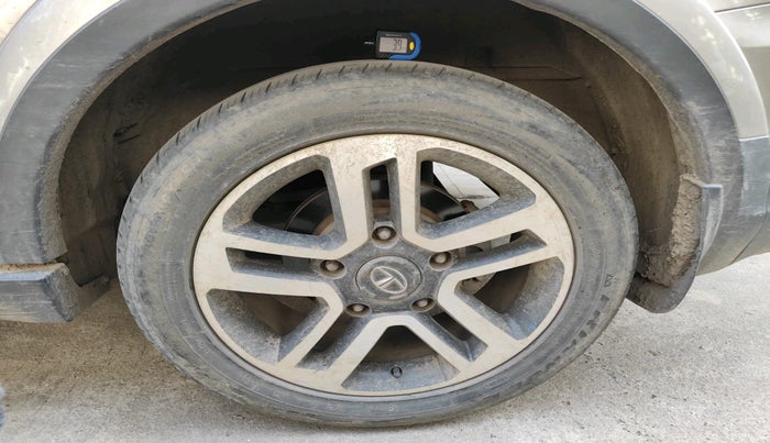 2017 Tata Hexa XTA 4X2 7 STR, Diesel, Automatic, 1,51,034 km, tyre