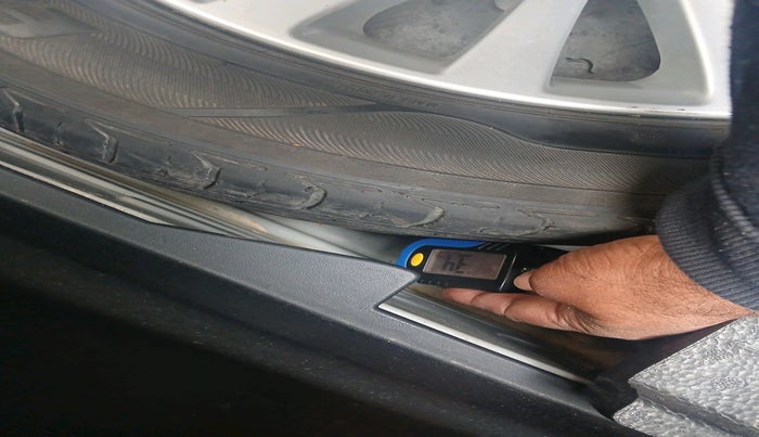 2017 Toyota Camry HYBRID, Hybrid, Automatic, 83,520 km, tyre