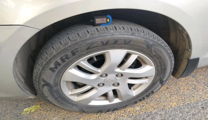 2012 Maruti Swift Dzire ZXI, Petrol, Manual, 36,735 km, tyre