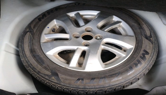 2012 Maruti Swift Dzire ZXI, Petrol, Manual, 36,735 km, tyre