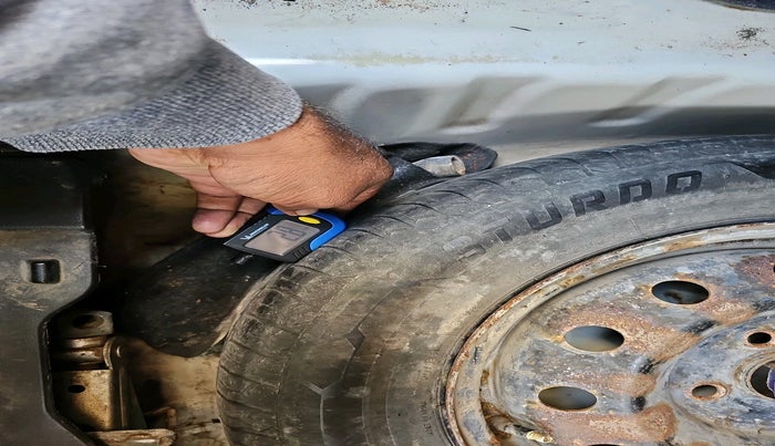 2017 Maruti Dzire VDI, Diesel, Manual, 2,26,129 km, tyre