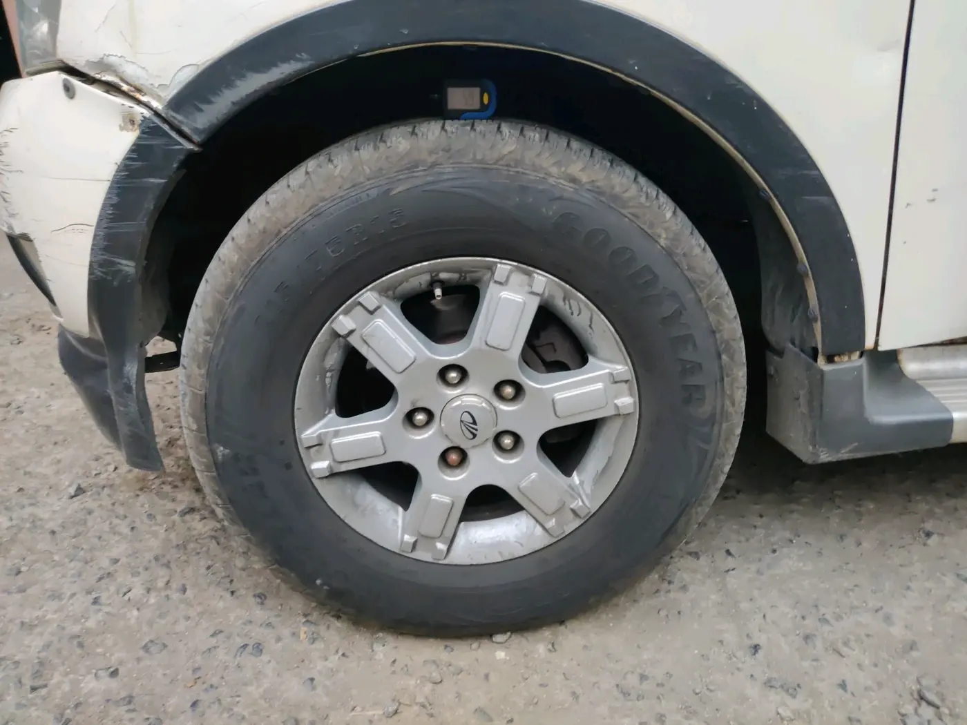 2011 Mahindra Xylo E8 ABS AIRBAG, Diesel, Manual, 1,29,983 km, tyre