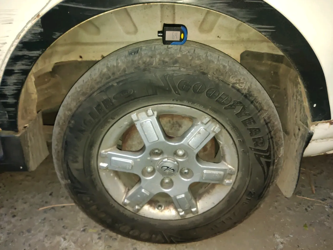 2011 Mahindra Xylo E8 ABS AIRBAG, Diesel, Manual, 1,29,983 km, tyre