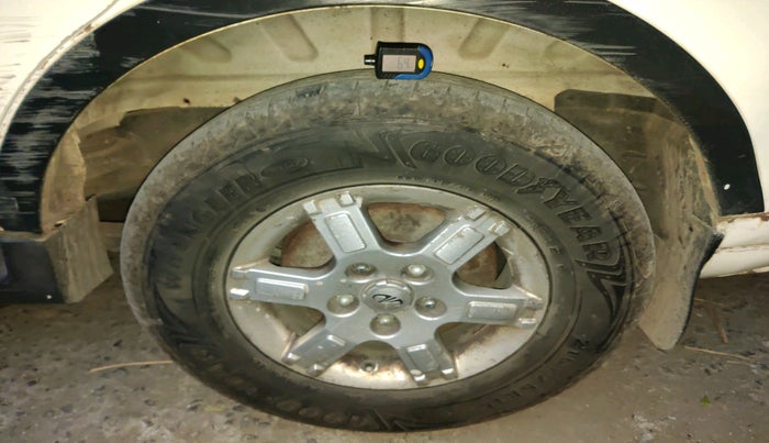 2011 Mahindra Xylo E8 ABS AIRBAG, Diesel, Manual, 1,29,983 km, tyre