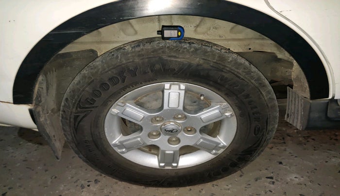 2011 Mahindra Xylo E8 ABS AIRBAG, Diesel, Manual, 1,29,983 km, tyre