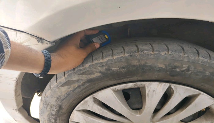 2014 Maruti Ertiga VXI CNG, Petrol, Manual, 1,57,587 km, tyre