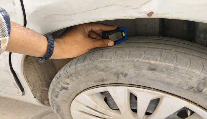 2014 Maruti Ertiga VXI CNG, Petrol, Manual, 1,57,587 km, tyre