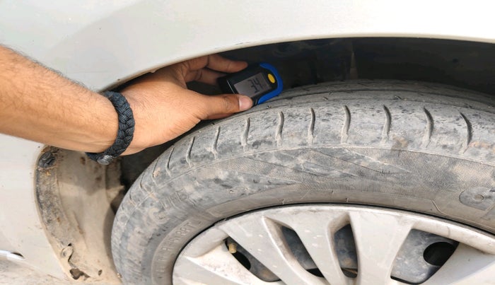 2014 Maruti Ertiga VXI CNG, Petrol, Manual, 1,57,587 km, tyre