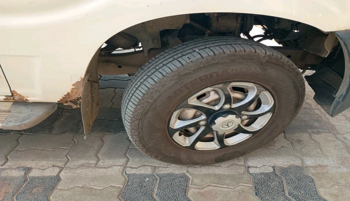 2014 Mahindra Scorpio EX M2DI, Diesel, Manual, 84,251 km, tyre