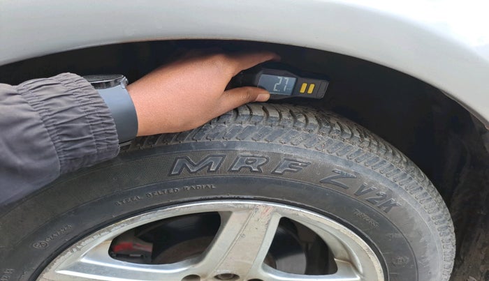 2011 Maruti Swift VXI, Petrol, Manual, 1,14,744 km, tyre