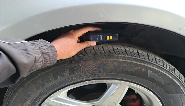 2011 Maruti Swift VXI, Petrol, Manual, 1,14,744 km, tyre