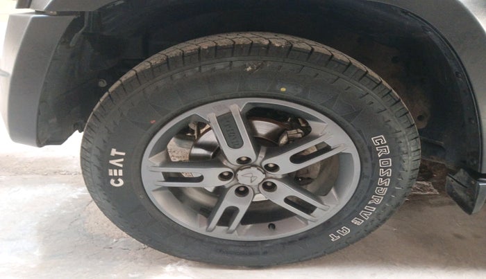 2024 Mahindra Thar LX D HT 2WD MT, Diesel, Manual, 55,494 km, tyre