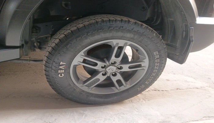 2024 Mahindra Thar LX D HT 2WD MT, Diesel, Manual, 55,494 km, tyre