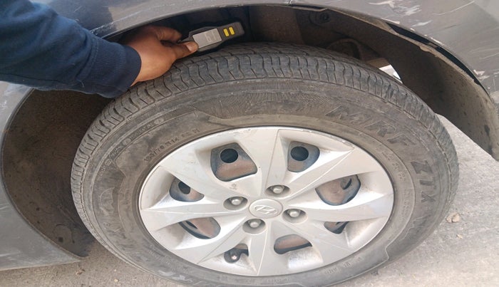 2014 Hyundai Elite i20 MAGNA 1.2, Petrol, Manual, 1,21,284 km, tyre