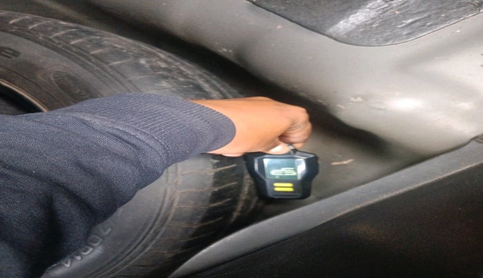 2014 Hyundai Elite i20 MAGNA 1.2, Petrol, Manual, 1,21,284 km, tyre