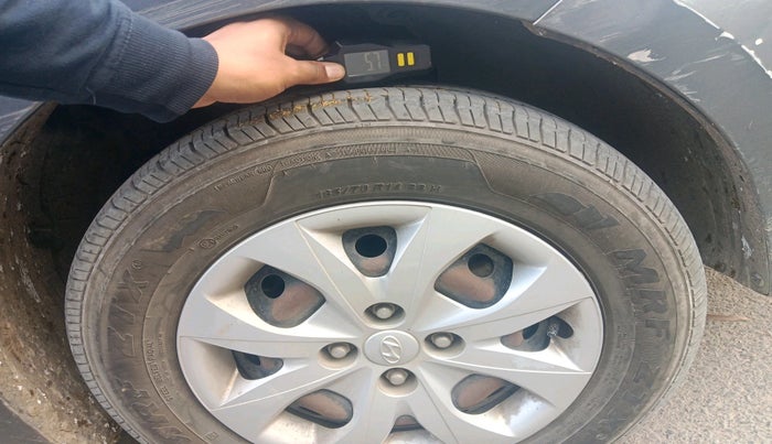 2014 Hyundai Elite i20 MAGNA 1.2, Petrol, Manual, 1,21,284 km, tyre