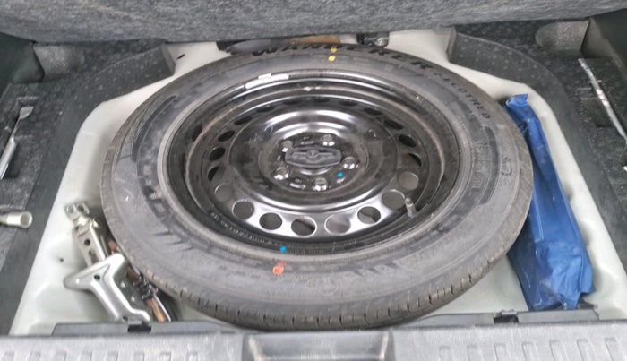 2023 Maruti BREZZA ZXI + SMART HYBRID, Petrol, Manual, 28,202 km, tyre