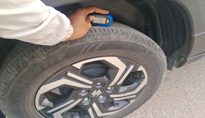 2023 Maruti BREZZA ZXI + SMART HYBRID, Petrol, Manual, 28,202 km, tyre