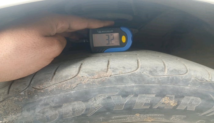 2016 Hyundai Elite i20 SPORTZ 1.2, Petrol, Manual, 1,01,776 km, tyre