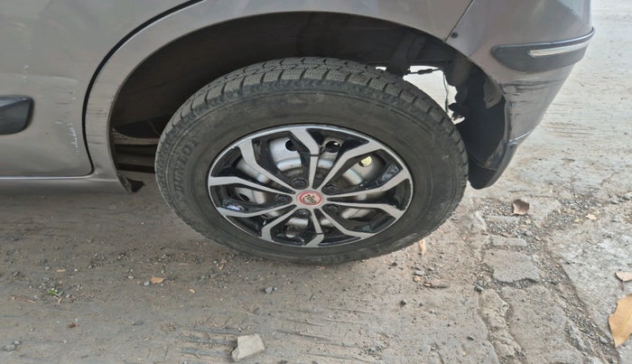 2013 Maruti Wagon R 1.0 LXI CNG, Petrol, Manual, 93,645 km, tyre