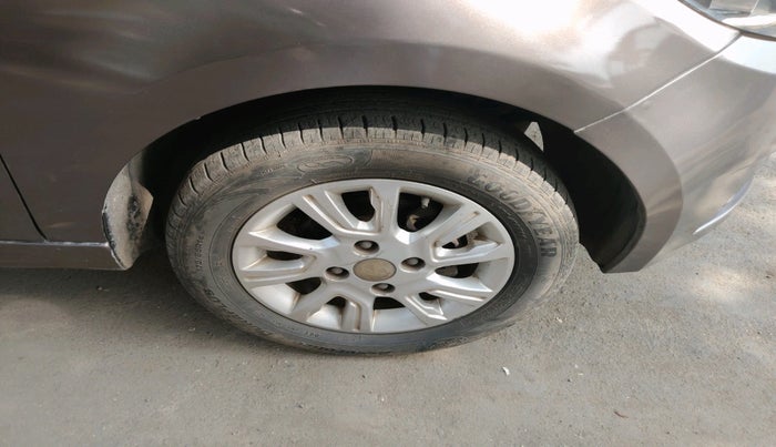 2017 Tata Tiago XZA PETROL, Petrol, Automatic, 63,699 km, tyre