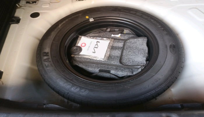 2024 KIA SONET HTK (O) 1.2 Petrol MT, Petrol, Manual, 25,293 km, tyre