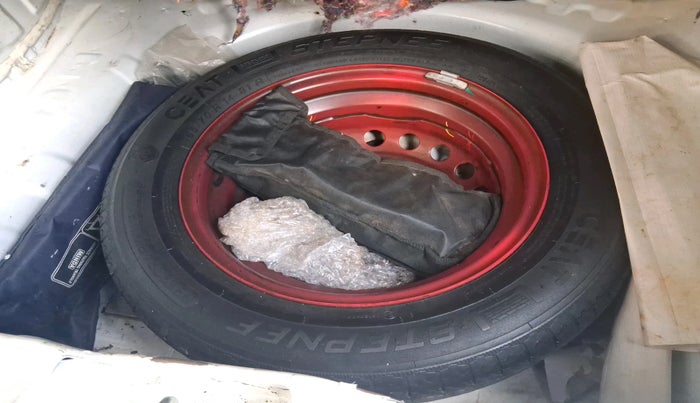 2021 Renault Kwid RXE, Petrol, Manual, 54,658 km, tyre