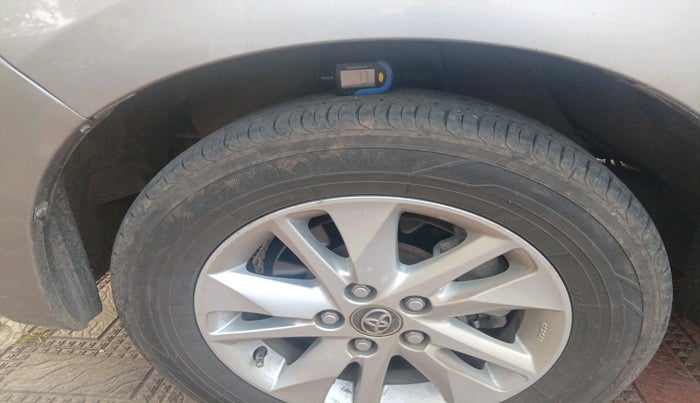 2017 Toyota Innova Crysta 2.4 VX 7 STR, Diesel, Manual, 1,02,298 km, tyre