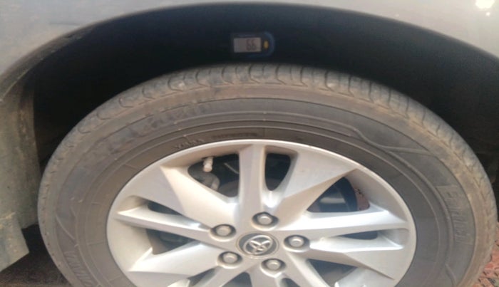 2017 Toyota Innova Crysta 2.4 VX 7 STR, Diesel, Manual, 1,02,298 km, tyre