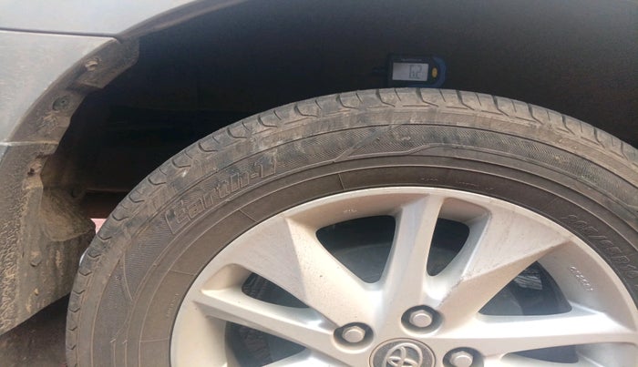 2017 Toyota Innova Crysta 2.4 VX 7 STR, Diesel, Manual, 1,02,298 km, tyre