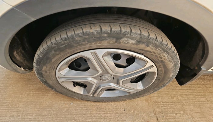 2018 Tata NEXON XM DIESEL, Diesel, Manual, 90,198 km, tyre