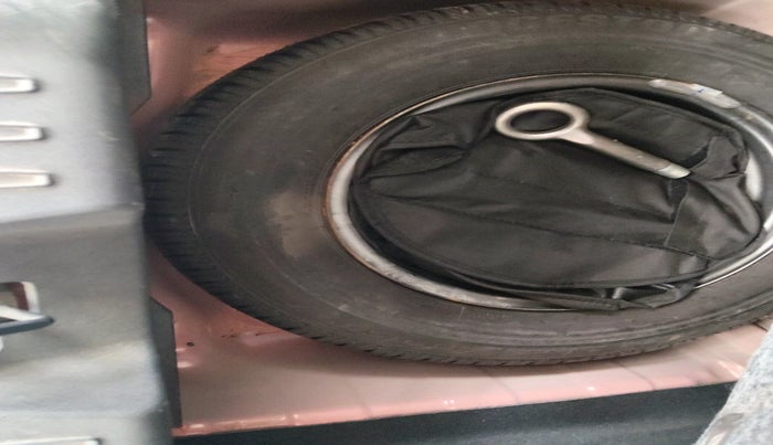 2023 Tata ALTROZ XZA, Petrol, Automatic, 7,608 km, tyre