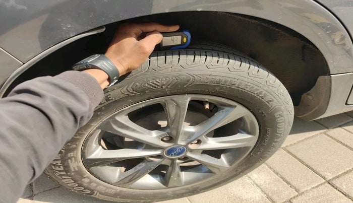 2020 Ford Ecosport TITANIUM 1.5L DIESEL, Diesel, Manual, 1,68,776 km, tyre