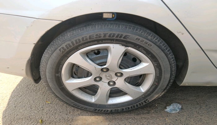 2013 Hyundai Verna FLUIDIC 1.6 VTVT EX, Petrol, Manual, 34,800 km, tyre