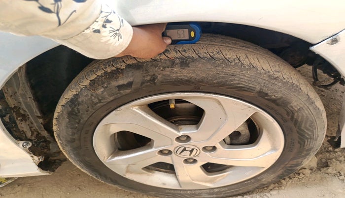 2014 Honda City 1.5L I-DTEC VX, Diesel, Manual, 2,21,896 km, tyre