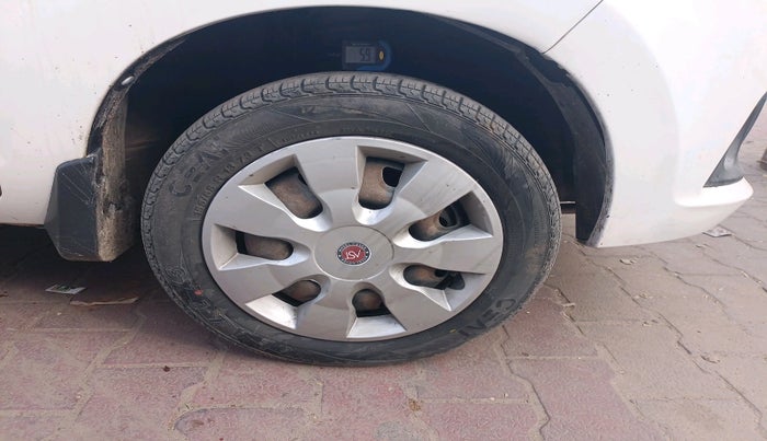 2016 Maruti Alto K10 VXI, Petrol, Manual, 67,593 km, tyre