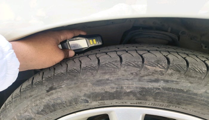 2017 Toyota Innova Crysta 2.4 VX 7 STR, Diesel, Manual, 1,06,480 km, tyre