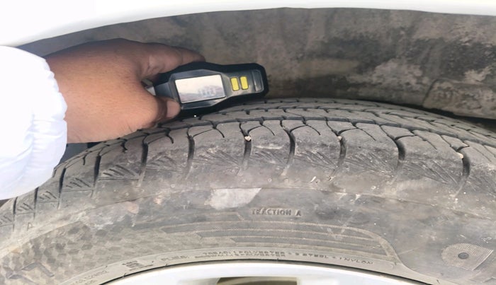 2017 Toyota Innova Crysta 2.4 VX 7 STR, Diesel, Manual, 1,06,480 km, tyre