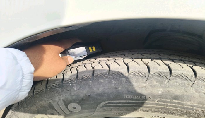 2017 Toyota Innova Crysta 2.4 VX 7 STR, Diesel, Manual, 1,06,480 km, tyre