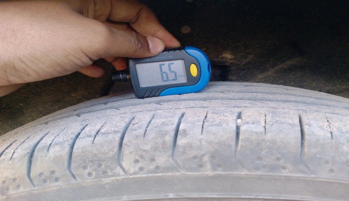 2023 Mahindra XUV700 AX 7 P MT 7 STR, Petrol, Manual, 57,787 km, tyre