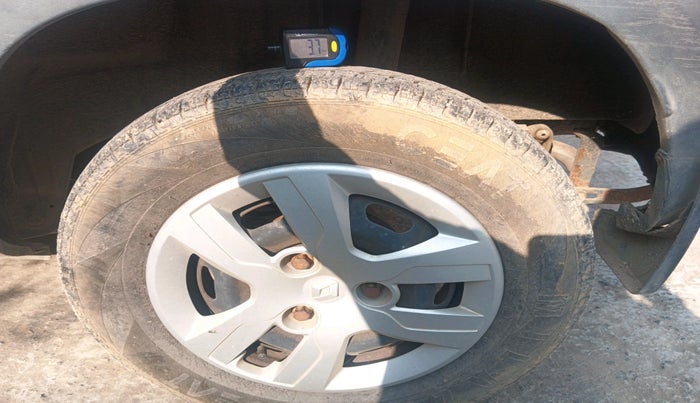 2016 Renault Kwid RXT 1.0, Petrol, Manual, 20,532 km, tyre