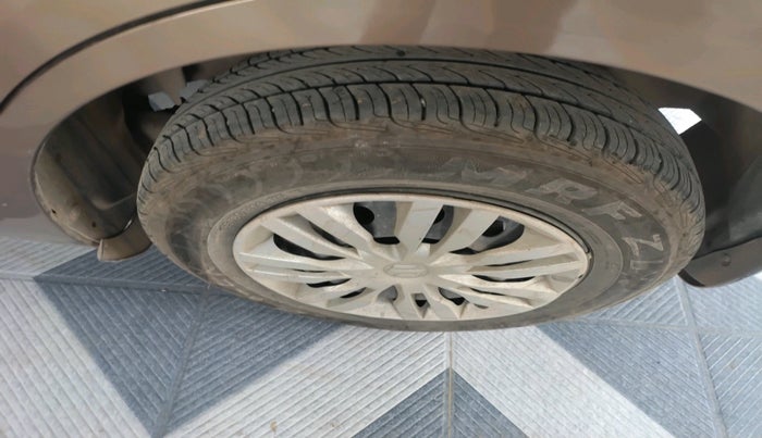 2018 Maruti Dzire VDI, Diesel, Manual, 1,20,835 km, tyre