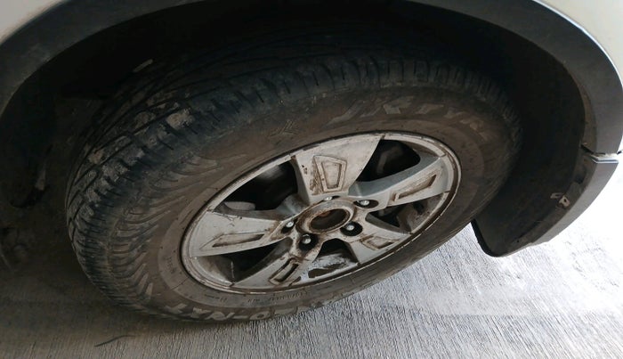 2012 Mahindra XUV500 W8 AWD, Diesel, Manual, 1,06,211 km, tyre