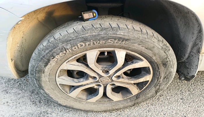 2015 Nissan Terrano XL D PLUS, Diesel, Manual, 1,73,378 km, tyre