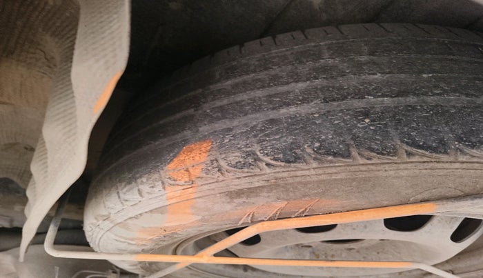 2015 Nissan Terrano XL D PLUS, Diesel, Manual, 1,73,378 km, tyre