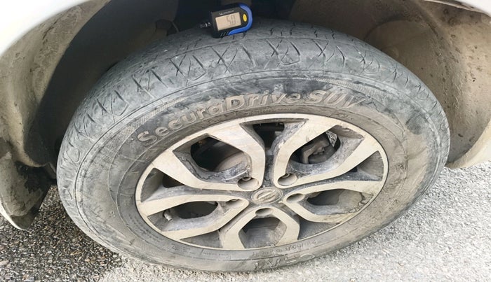 2015 Nissan Terrano XL D PLUS, Diesel, Manual, 1,73,378 km, tyre