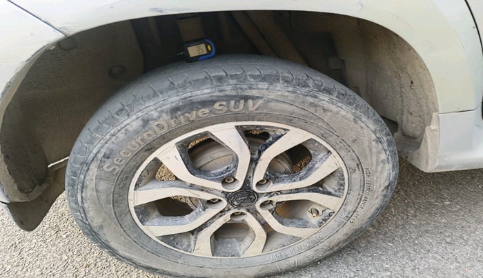 2015 Nissan Terrano XL D PLUS, Diesel, Manual, 1,73,378 km, tyre